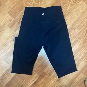 Lululemon navy blue cropped leggings